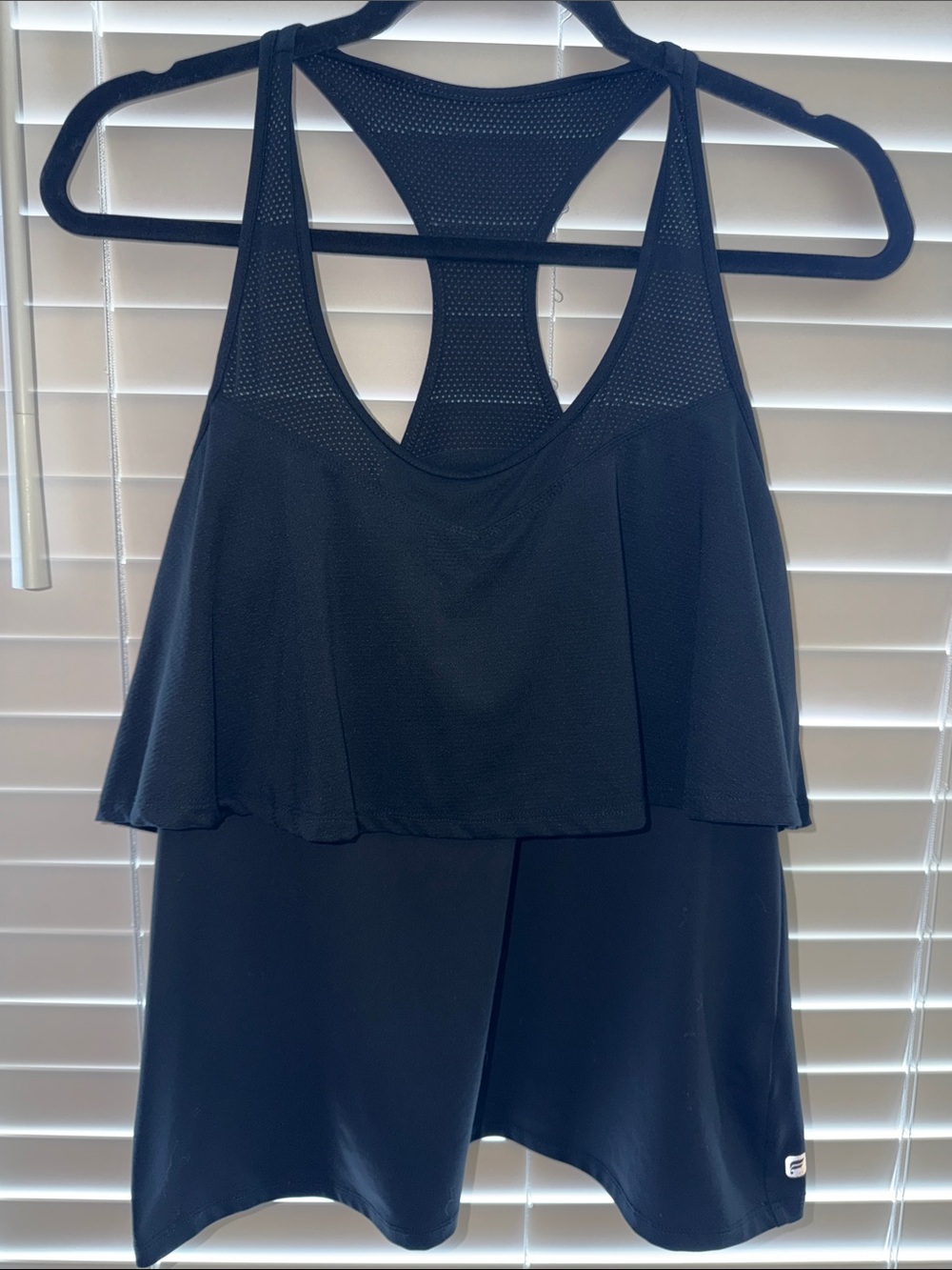 Women’s Fabletics workout top w built in bra